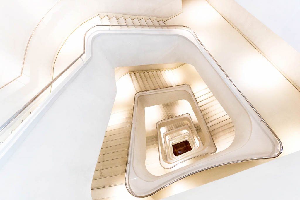 El Foton 2015. Arquitectura y Patrimonio Cultural. Sexto Puesto. ARTURO MONTES DE OCA FORNELL. ESPAÑA - Escalera de luces - Tomada en Madrid el 18/12/2014