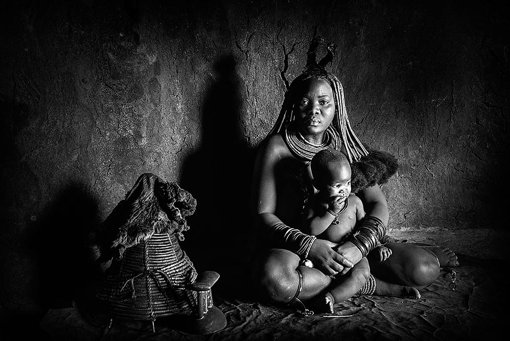 Categoría Retrato Humano. Tercer Puesto. Mario Pereda. Namibia - Himbas - Tomada en Kamanjab el 12/06/2015